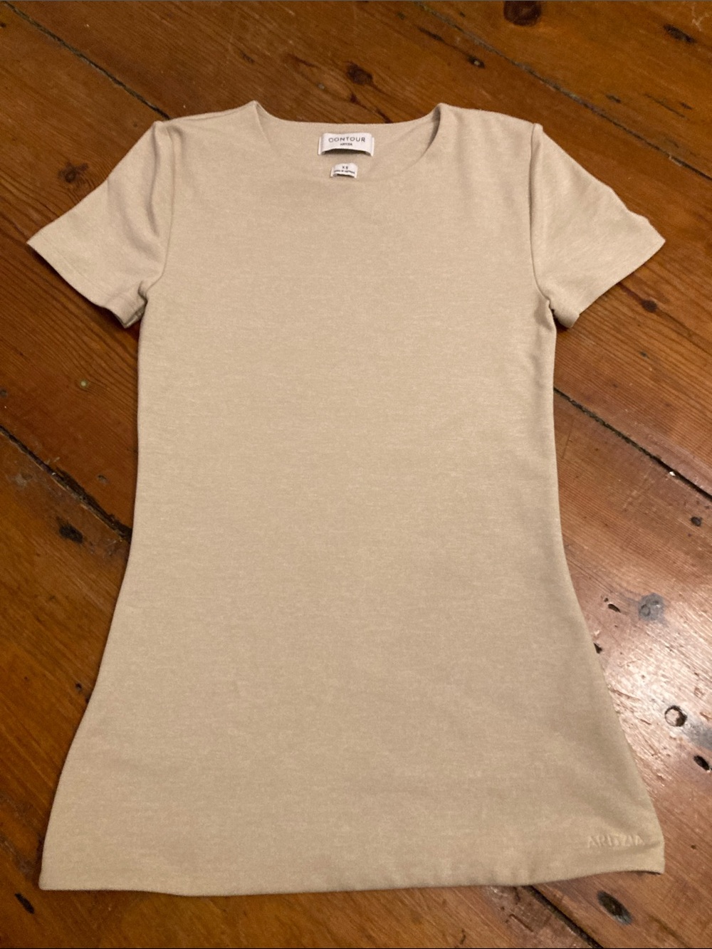 Aritzia Short Sleeve Crewneck Top in Light Beige Size: XS